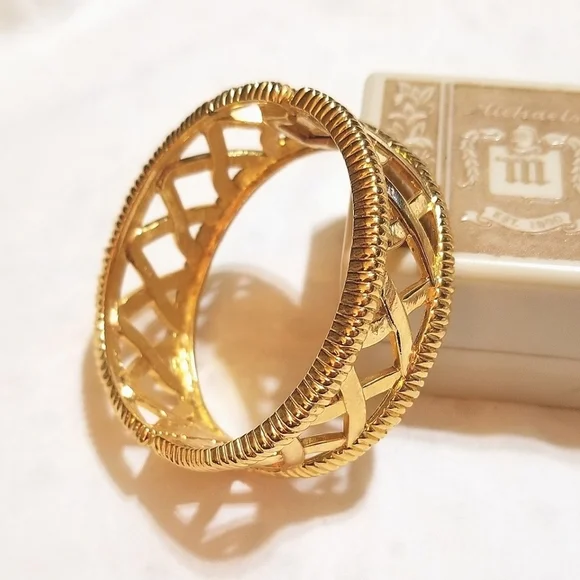 Vintage Liz Claiborne X's Kisses Bangle Bracelet - Picture 4 of 6